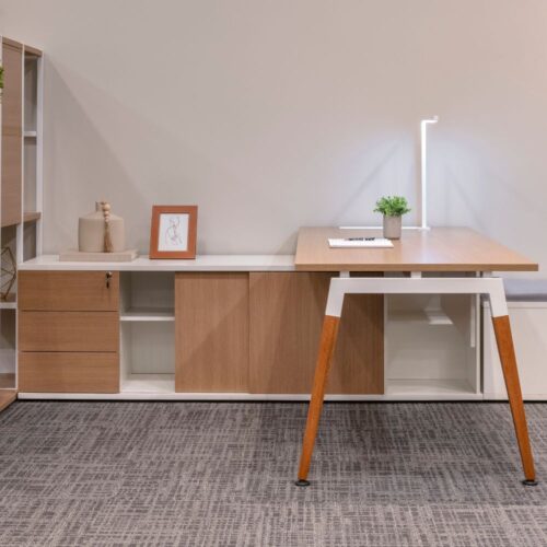 Mesa Diretiva para Escritório com Armário