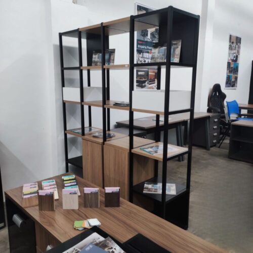 Estante Industrial em Aço com Armário